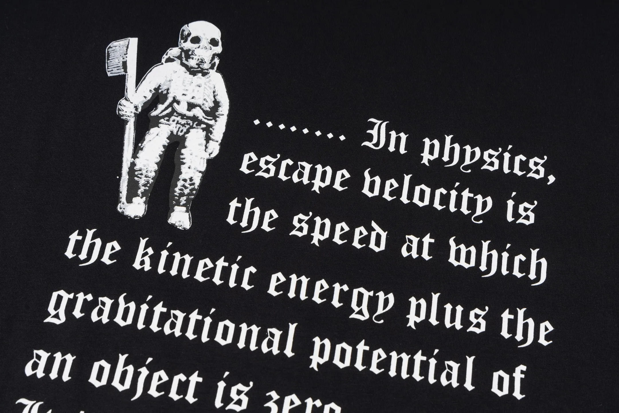 🅿️280 [Exclusive supply] CH Crow Heart Skull Soldier Text Short Sleeve The fabric is made of customized pure cotton, which is soft and smooth to the touch, has good breathability, and is super comfortable on the upper body. The chest is embellished with skull text printing. The printing is delicate and exquisite, and the edges of the letters are super clear! The net is invincible and clean! The upper body is also very stylish and will not collapse! The feeling of slightly dropped shoulders will make the whole person look very thin! It looks good and is comfortable. It can be matched with many types of clothing to create a fashionable look. It has customized accessories, complete with three labels, and the same style for men and women! Size:S/M/L